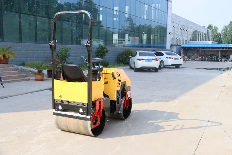 把施工效率提升的更高，是每個壓路機組長的重要任務